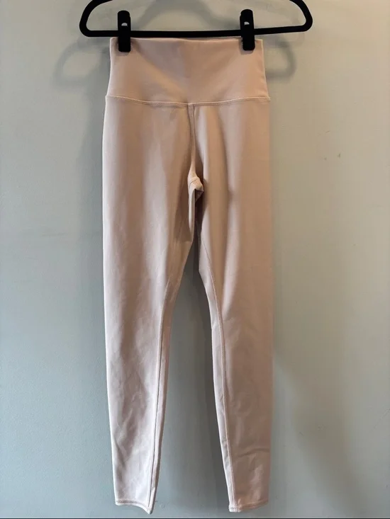 Alo Yoga High-Rise Leggings in Pale Pink Size Medium - Picture 2 of 5